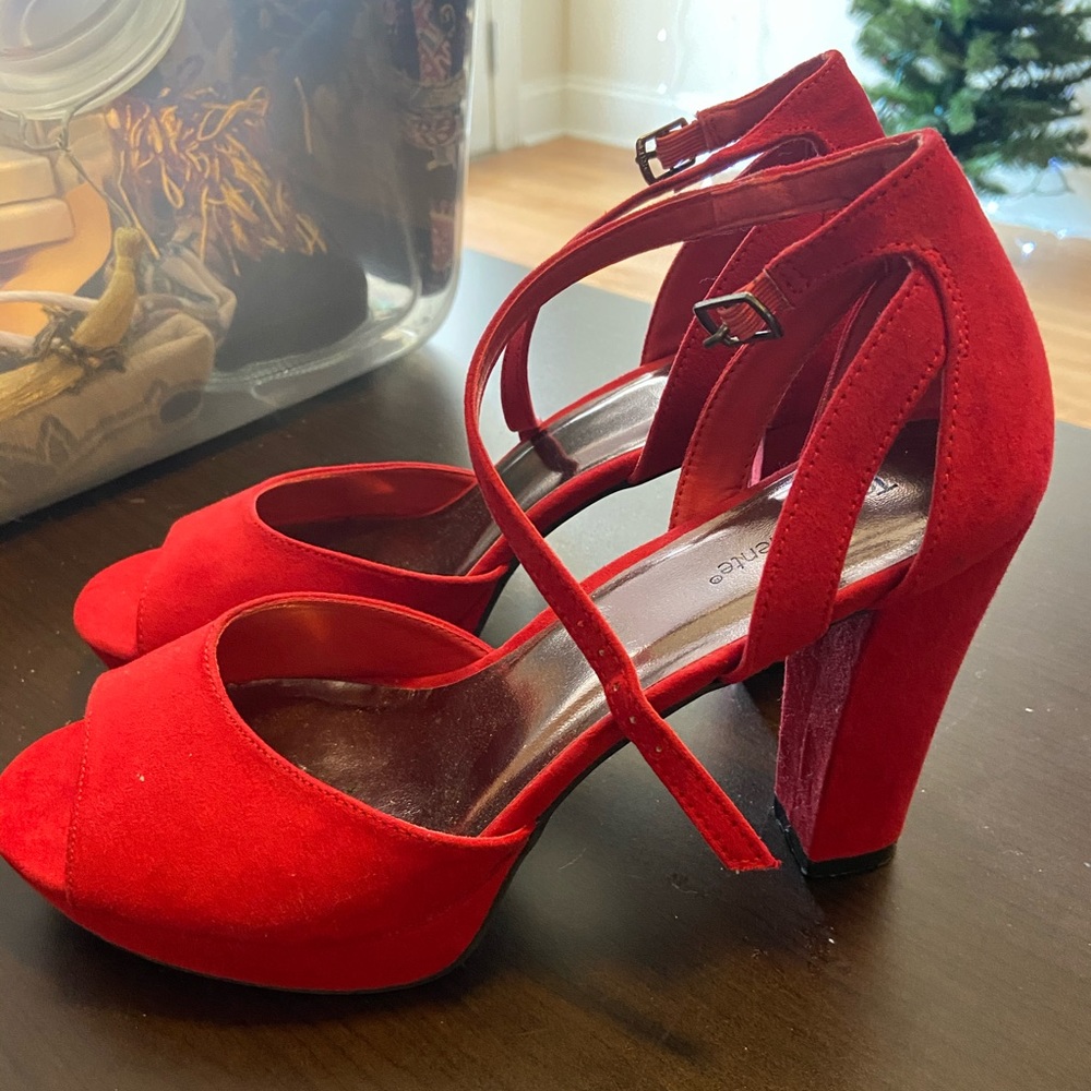 Red pumps